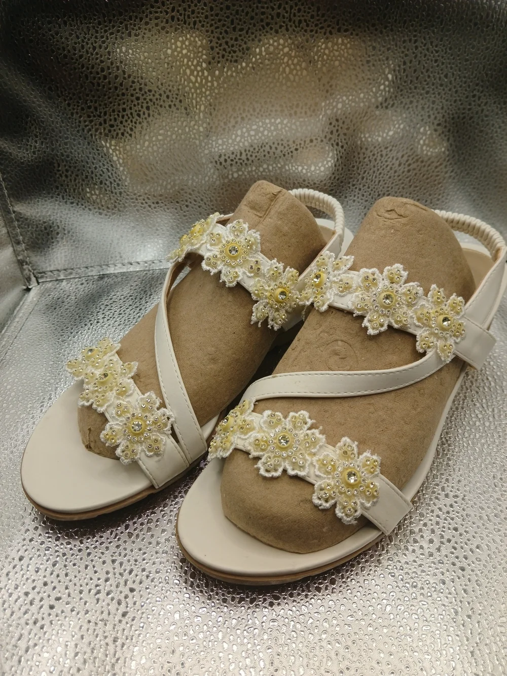Shibever White Floral Appliqué Slingback Sandals Women's Size 40/9
